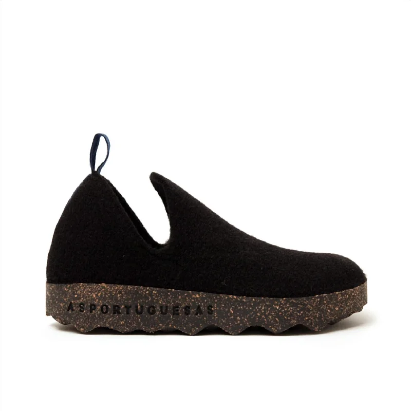 Unisex City Slip-On Shoe In Black