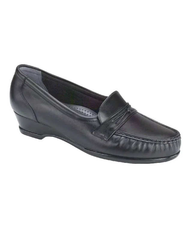 Women's Easier Slip On Loafer - Narrow In Black