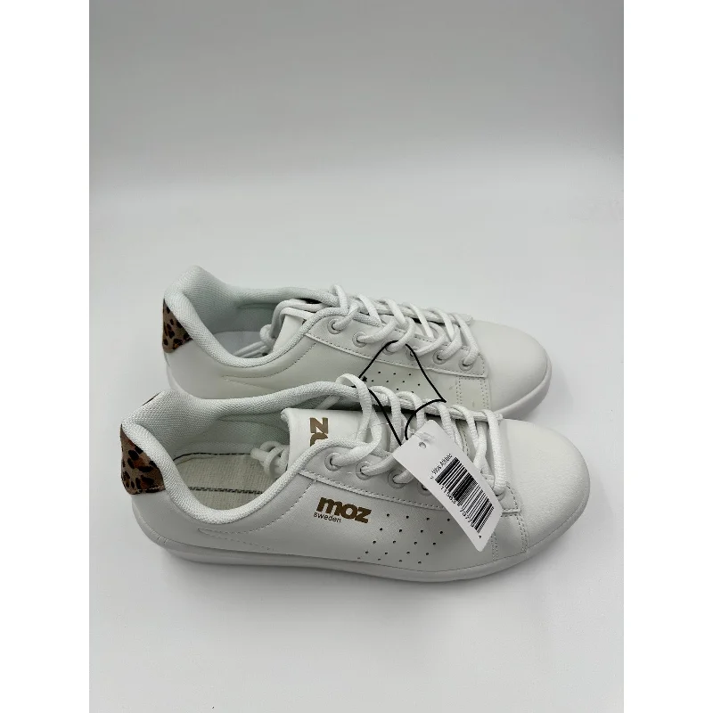 Women's Size 9, All White Low Top MOZ Fashion Sneakers